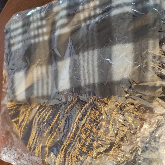 Fullight Black and Yellow Tech Bluetooth Beanie Hat w/Plaid Scarf Set - Picture 2 of 5